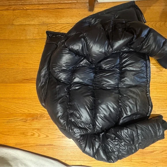 Aritzia Black Puffer Jacket - Picture 4 of 4